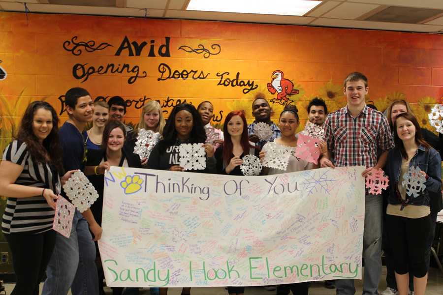 Northwest AVID students honor Sandy Hook victims
