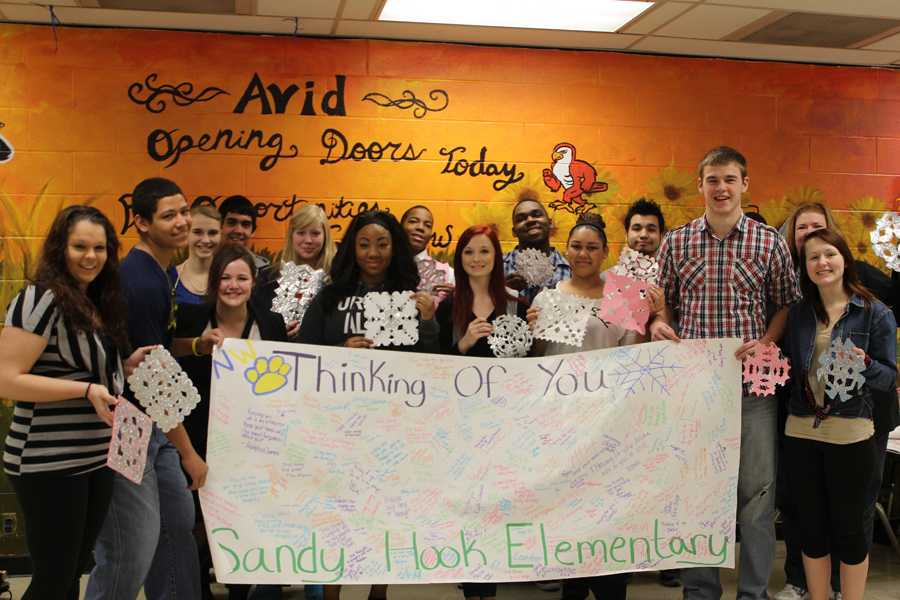 Northwest+AVID+students+honor+Sandy+Hook+victims