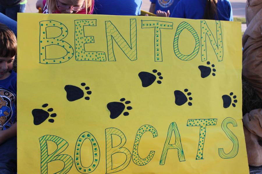 Benton Elementary School shows their support 