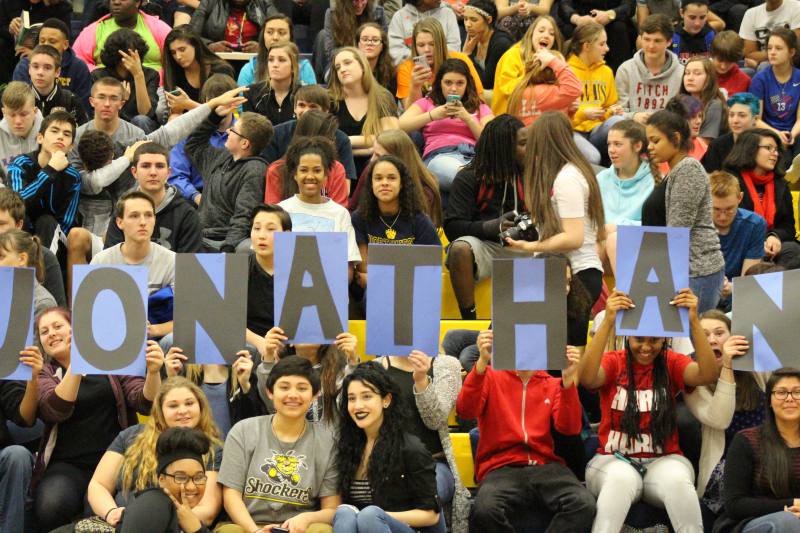 Students cheer on Jonathan