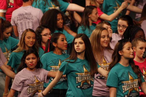 Madelyn Marshall and Ashlyn Benoit and Olivia Martinez sing Thriller by Michael Jackson